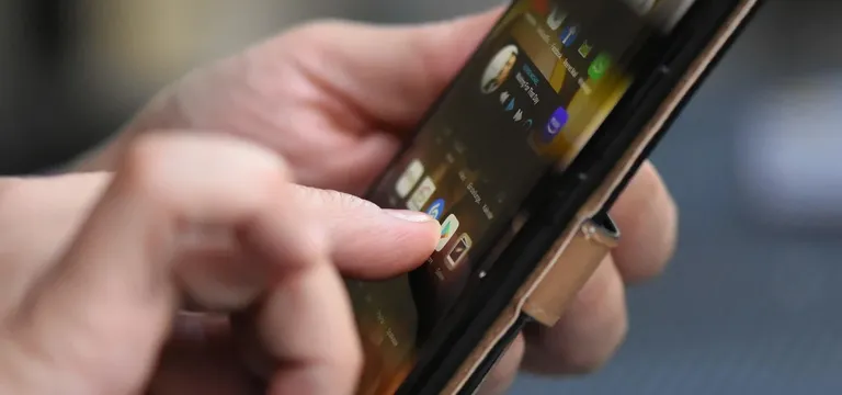 Smartphone Android con Soc Intel Atom X3 che diventa un PC GNU/Linux