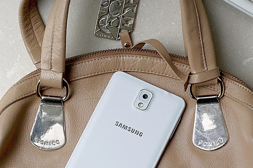 microonde-Samsung-MG23K3515AW-ET-chiuso