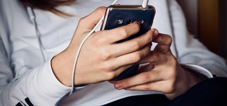 Lo smartwatch-phone XS-3 è finalmente disponibile