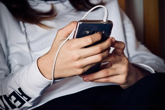 Lo smartwatch-phone XS-3 è finalmente disponibile